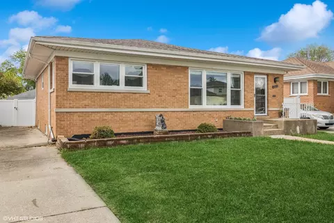 10621 Essex St, Westchester, IL 60154