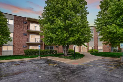 9725 S Keeler Ave #310, Oak Lawn, IL 60453