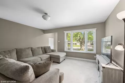 Living - 5142 Deerpath Rd, Oak Forest, IL 60452 photo 2 of 2