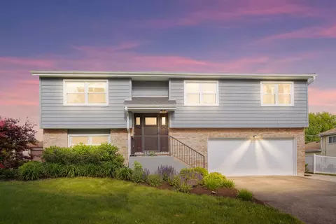 525 N Grace St, Lombard, IL 60148