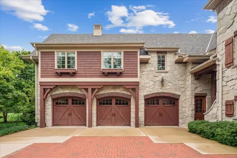 2122 Stonebridge Ct, Wheaton, IL 60189 photo 2