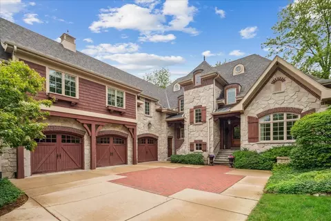 2122 Stonebridge Ct, Wheaton, IL 60189