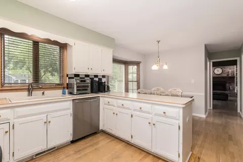 716 Brighton Dr, Wheaton, IL 60189 photo 11