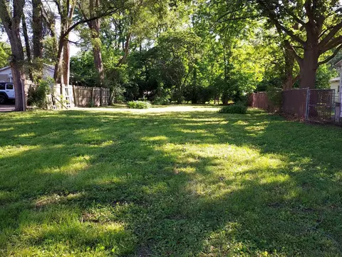 910 E Glenview Dr, Tuscola, IL 61953