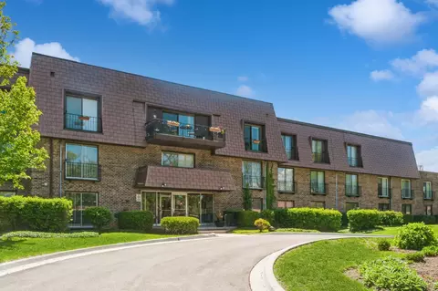 3950 Dundee Rd #101, Northbrook, IL 60062