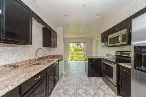 3950 Dundee Rd #101, Northbrook, IL 60062 photo 8