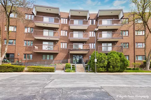 300 E Dundee Rd #402, Buffalo Grove, IL 60089