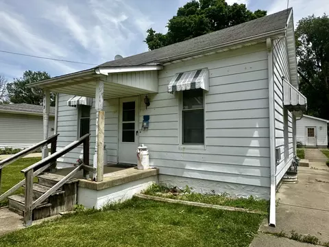 918 N Elizabeth St, Clinton, IL 61727