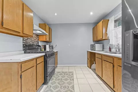 Kitchen - 128 Seabury Rd, Bolingbrook, IL 60440 photo 2 of 2