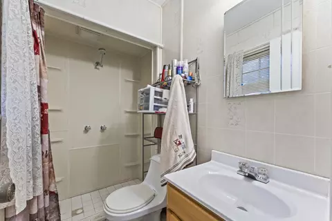 Bath - 128 Seabury Rd, Bolingbrook, IL 60440 photo 2 of 2