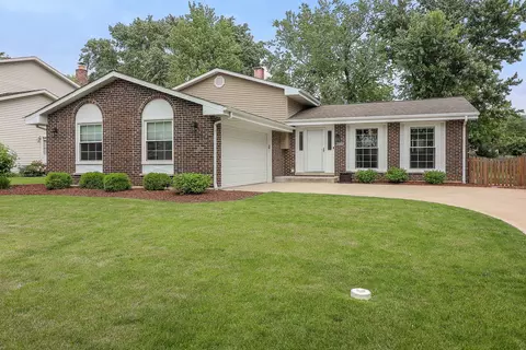 5 S715 Cloverdale Ct, Naperville, IL 60540