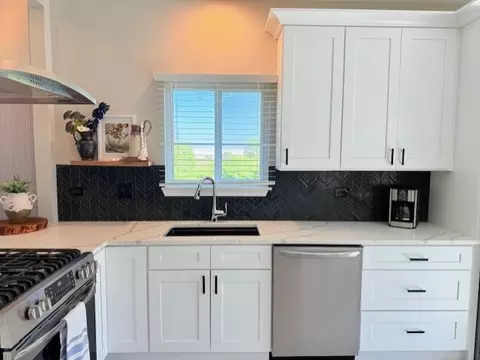 Kitchen - 21528 W Douglas Ct #-, Plainfield, IL 60544 photo 3 of 4