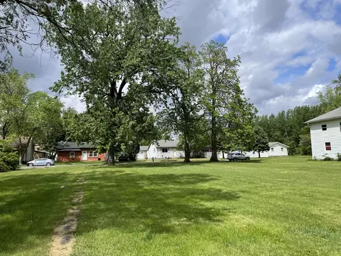 320 E James St, Forrest, IL 61741 photo 3