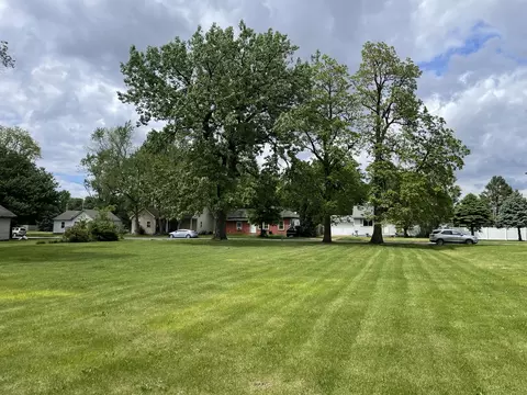 320 E James St, Forrest, IL 61741 photo 4