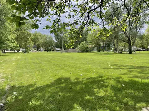 320 E James St, Forrest, IL 61741 photo 2
