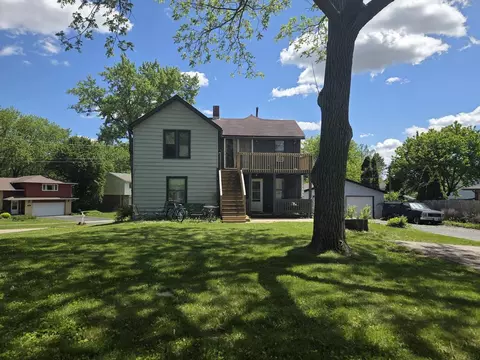 945-947 South St, Woodstock, IL 60098