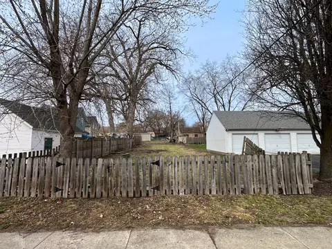 470 Dixon Ave, Elgin, IL 60120 photo 1