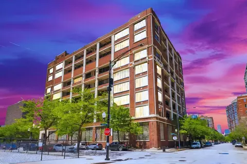 320 E 21st St #412, Chicago, IL 60616