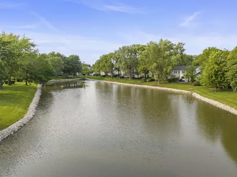 View/Area - 1209 W Bauer Rd, Naperville, IL 60563 photo 2 of 13