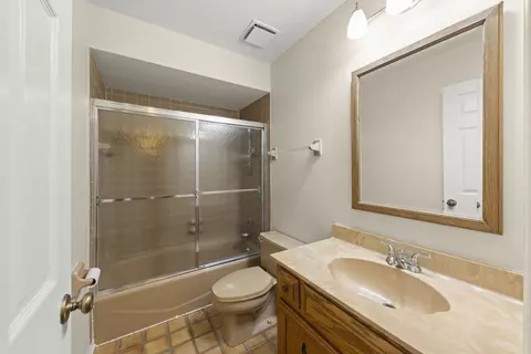 Bath - 1209 W Bauer Rd, Naperville, IL 60563 photo 3 of 3