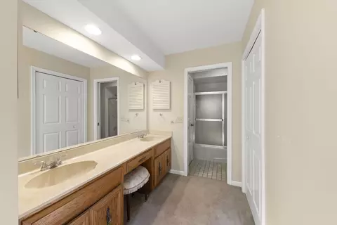 Bath - 1209 W Bauer Rd, Naperville, IL 60563 photo 2 of 3