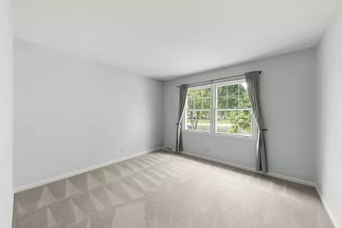 Bedroom - 1209 W Bauer Rd, Naperville, IL 60563 photo 3 of 4