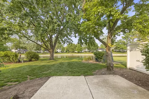 Exterior - 1209 W Bauer Rd, Naperville, IL 60563 photo 3 of 4