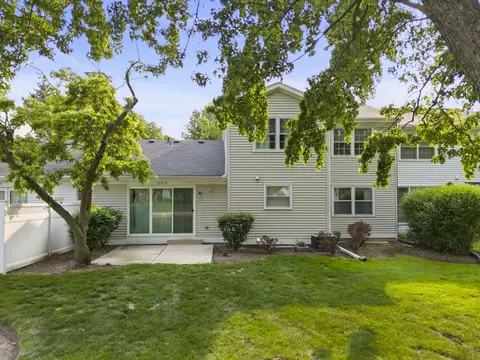 Exterior - 1209 W Bauer Rd, Naperville, IL 60563 photo 2 of 4