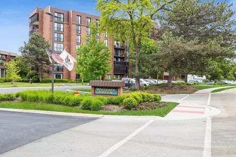 111 Acacia Dr #103, Indian Head Park, IL 60525