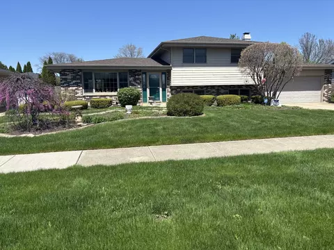 1720 Lynwood St, Crest Hill, IL 60403