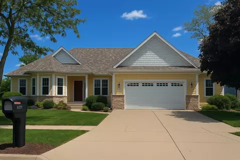 606 Schomer Rd, Aurora, IL 60505