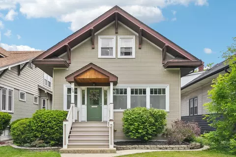 704 N Ridgeland Ave, Oak Park, IL 60302