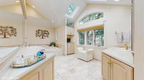 4057 Picardy Dr, Northbrook, IL 60062 photo 16