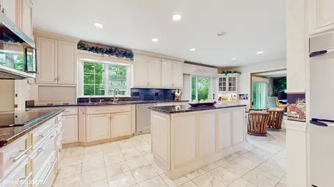 4057 Picardy Dr, Northbrook, IL 60062 photo 3
