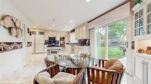 4057 Picardy Dr, Northbrook, IL 60062 photo 7