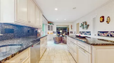 4057 Picardy Dr, Northbrook, IL 60062 photo 5