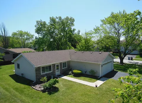 4585 Zeppelin Dr, Hanover Park, IL 60133