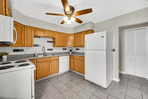 Kitchen - 1455 Reckinger Rd, Aurora, IL 60505 photo 1 of 4