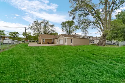 Exterior - 1455 Reckinger Rd, Aurora, IL 60505 photo 5 of 7