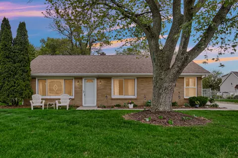 1455 Reckinger Rd, Aurora, IL 60505