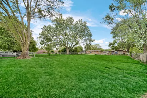 Exterior - 1455 Reckinger Rd, Aurora, IL 60505 photo 6 of 7