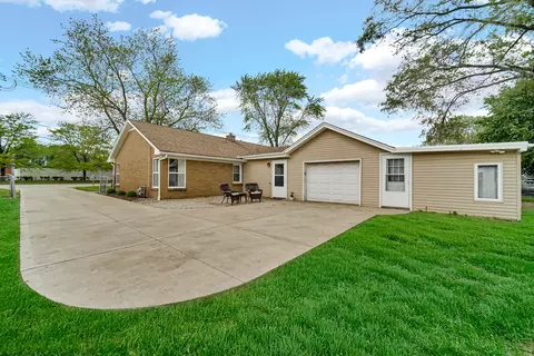 Exterior - 1455 Reckinger Rd, Aurora, IL 60505 photo 3 of 7