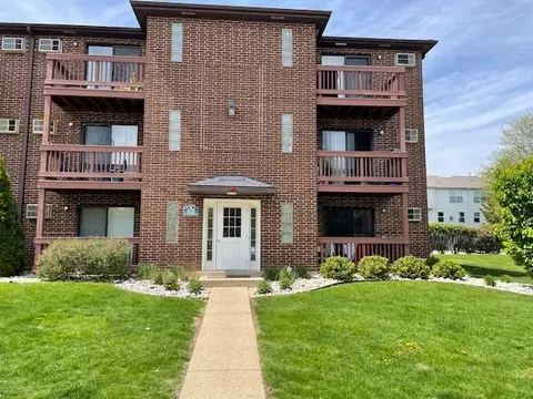 1110 Cedar St #1B, Glendale Heights, IL 60139