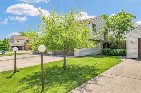 Exterior - 1727 Devonshire Dr, Champaign, IL 61821 photo 2 of 7