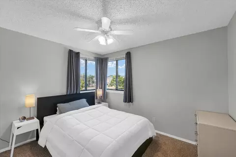 Bedroom - 1727 Devonshire Dr, Champaign, IL 61821 photo 6 of 7