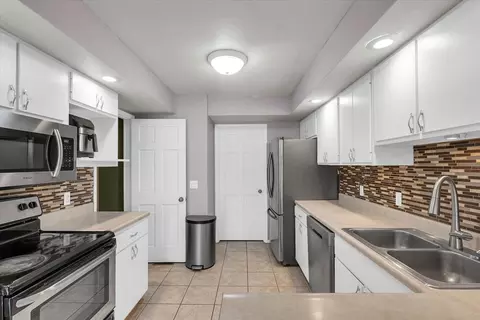 Kitchen - 1727 Devonshire Dr, Champaign, IL 61821 photo 1 of 7
