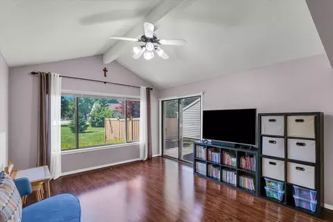 Living - 1727 Devonshire Dr, Champaign, IL 61821 photo 3 of 4
