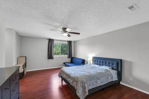 Bedroom - 1727 Devonshire Dr, Champaign, IL 61821 photo 1 of 7