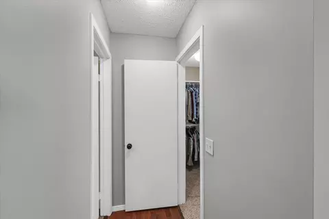 Entry Way - 1727 Devonshire Dr, Champaign, IL 61821 photo 6 of 6