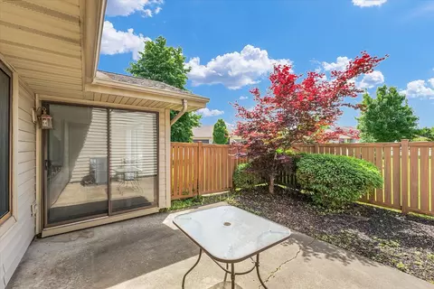 Exterior - 1727 Devonshire Dr, Champaign, IL 61821 photo 6 of 7